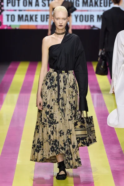 Look 28